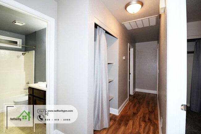 Building Photo - 1947 Mary Lake Dr