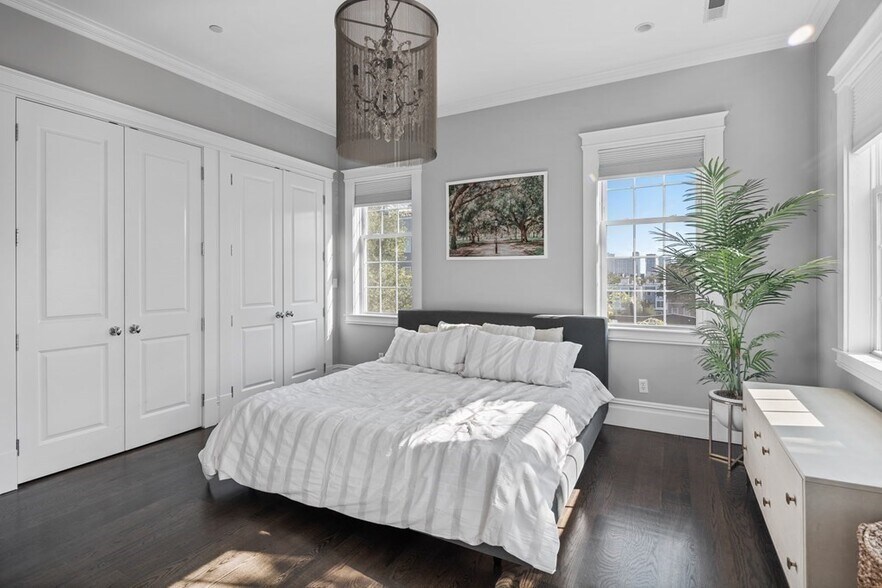 Building Photo - 322 W 4th St