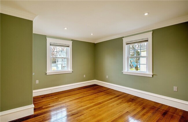 Building Photo - 11 Elmcroft Ave