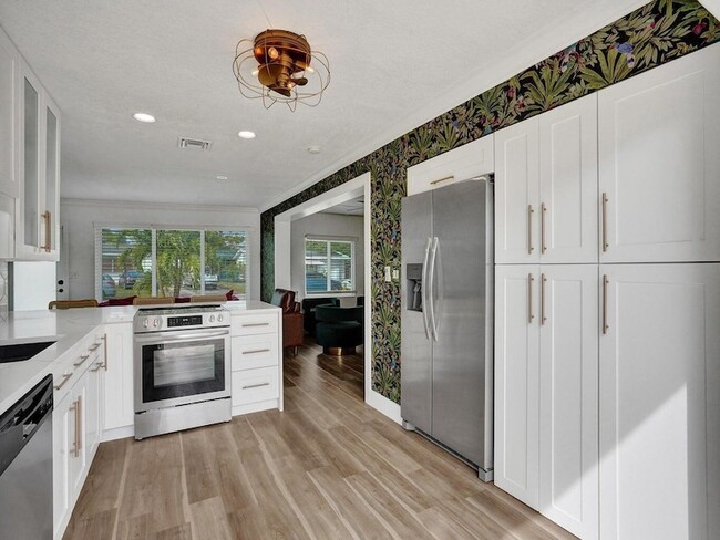 Building Photo - 2750 NE 10th Ave