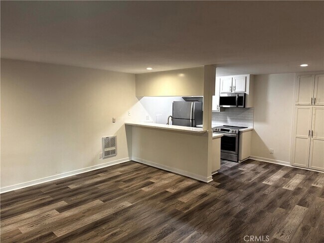 Building Photo - 280 Molino Ave