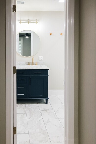 Building Photo - 4013 N Locust St