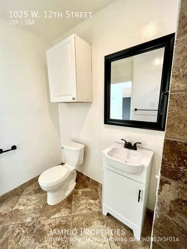 Building Photo - 1025 W 12th St