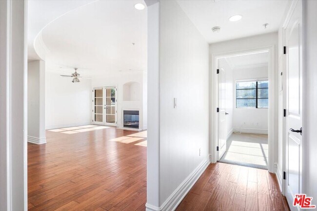 Building Photo - 12026 Hoffman St