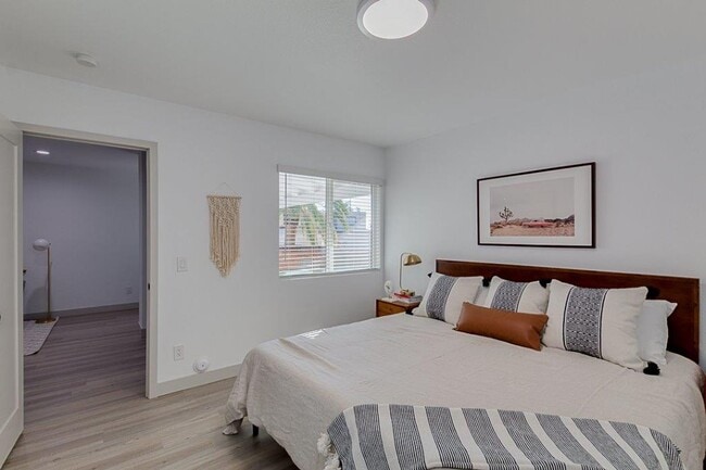 Building Photo - $599 Move in Special - Gorgeous, Open Concept Two Bed Two Bath near Old Town Scottsdale!