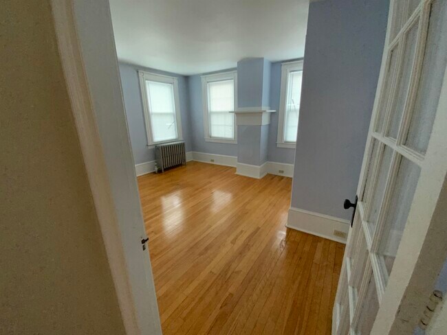 Building Photo - 161 Nashua St