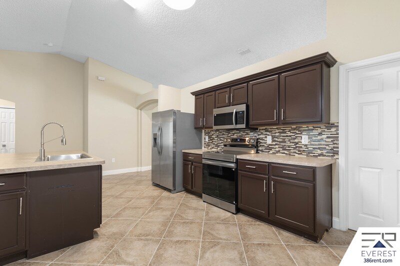 Building Photo - 242 Boulder Rock Dr