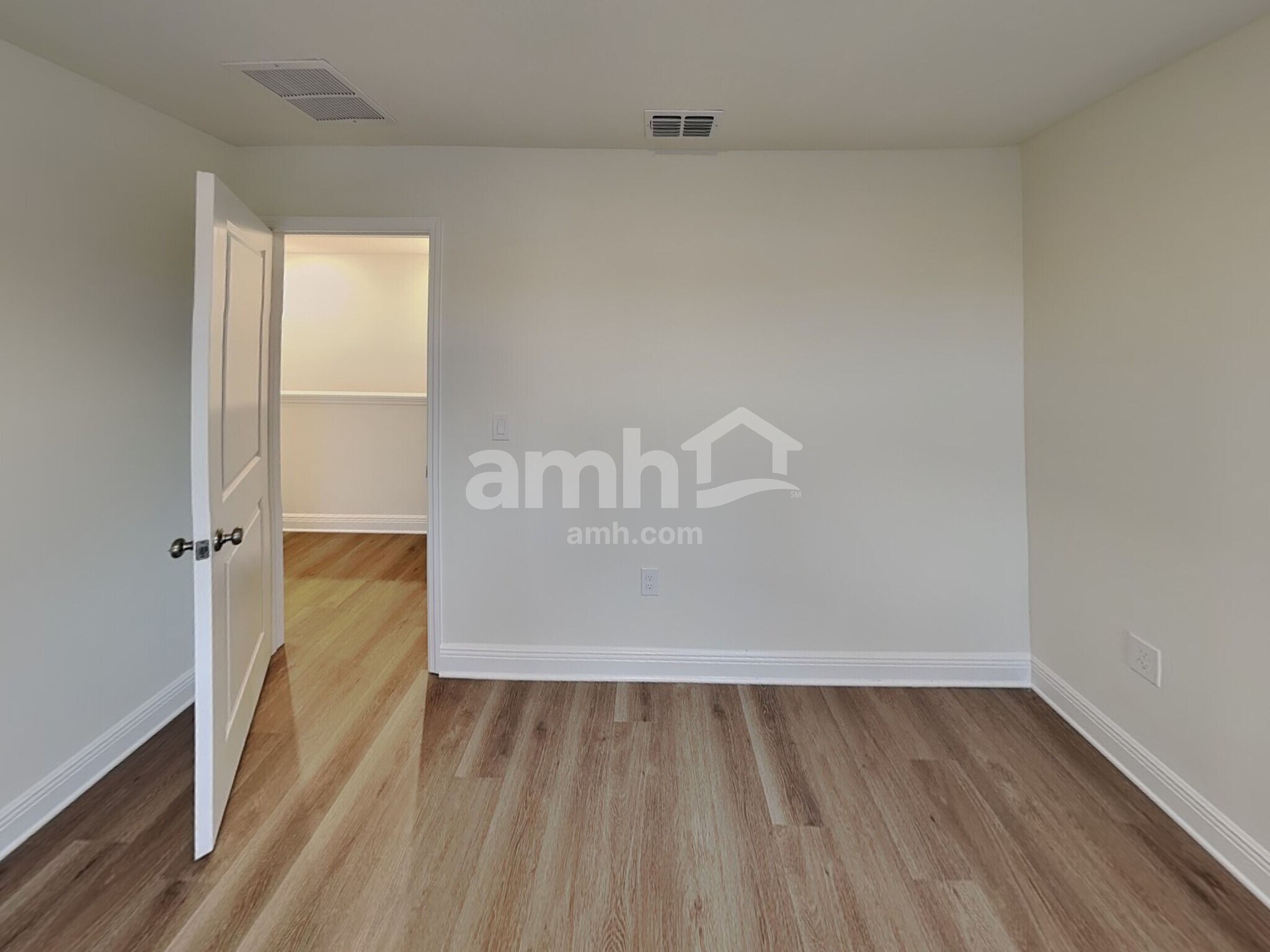 Building Photo - 5952 Sycamore Pl St