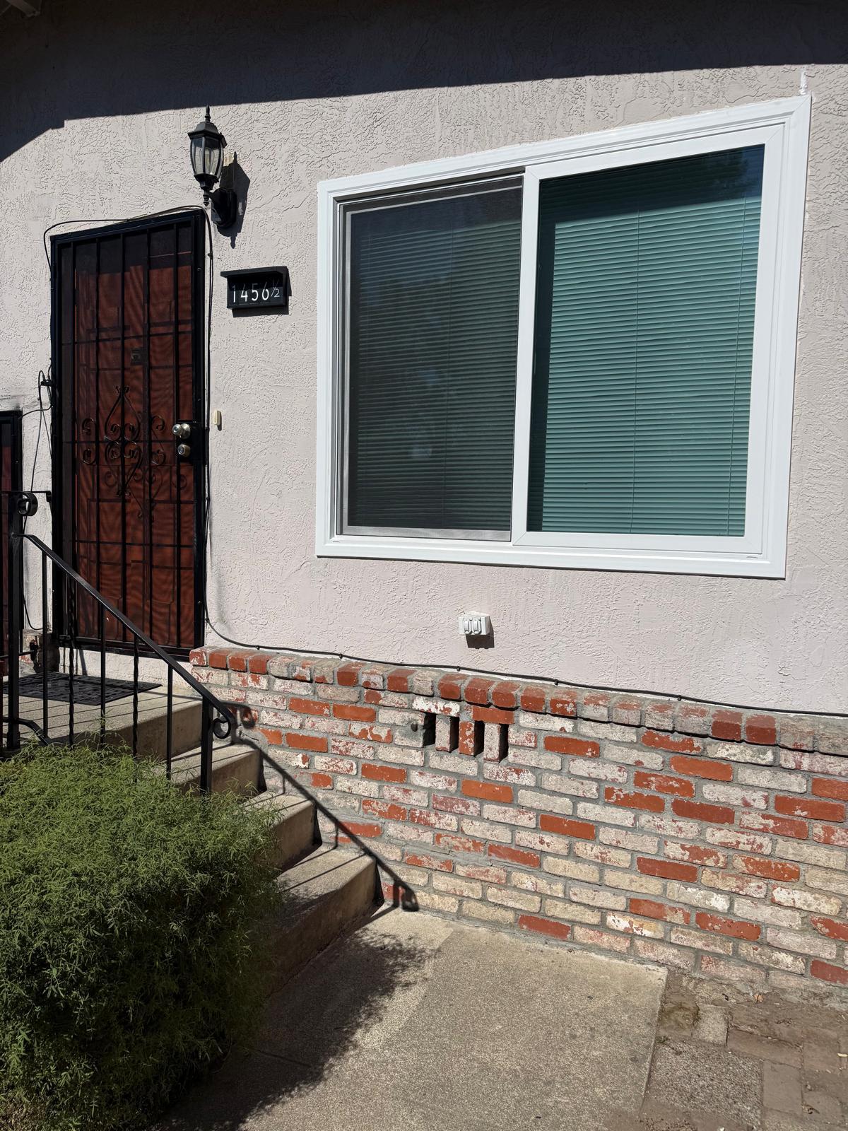 Entry - 1456 Hopkins St