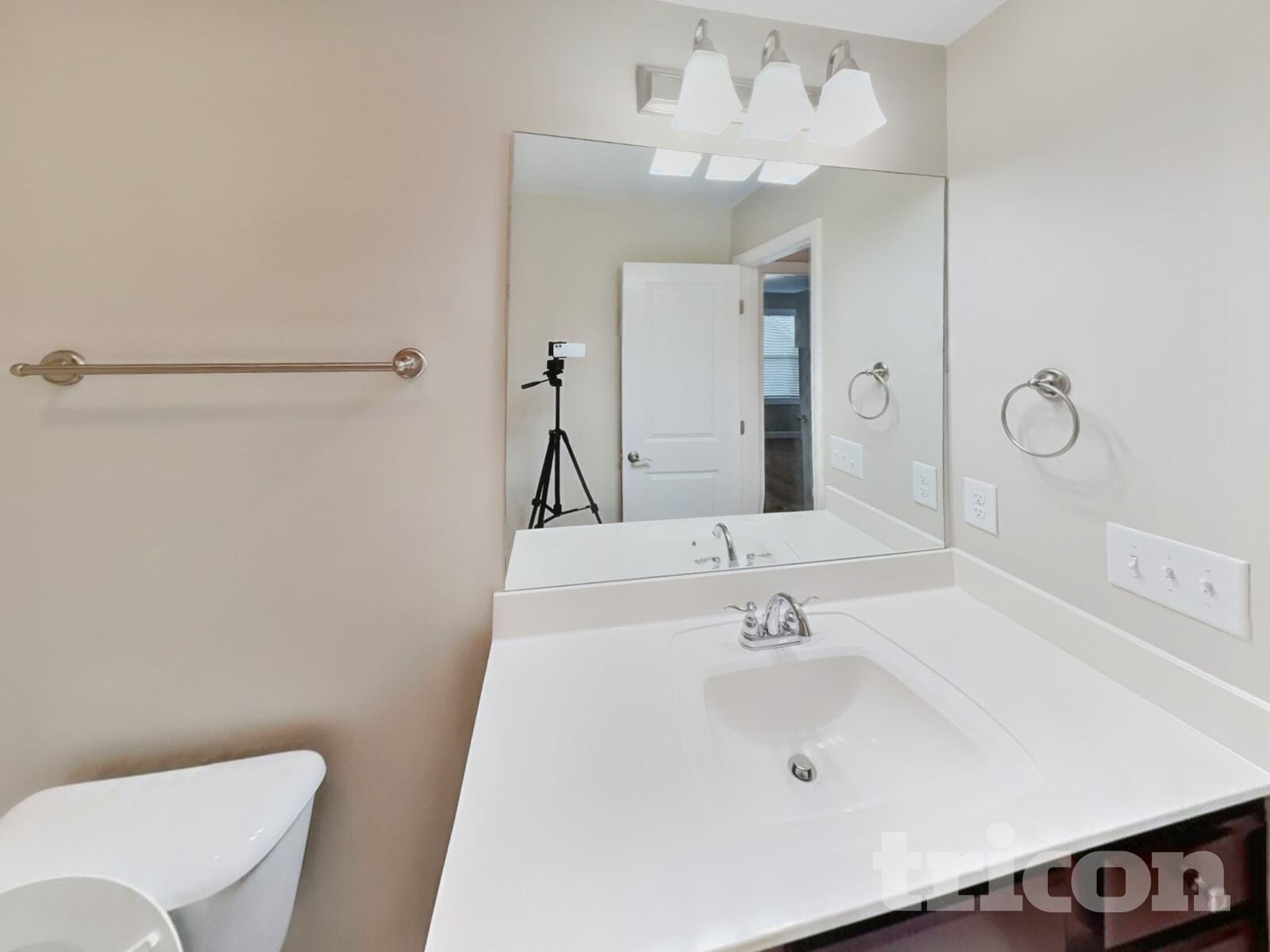 Building Photo - 1056 Lindyn Lee Wy