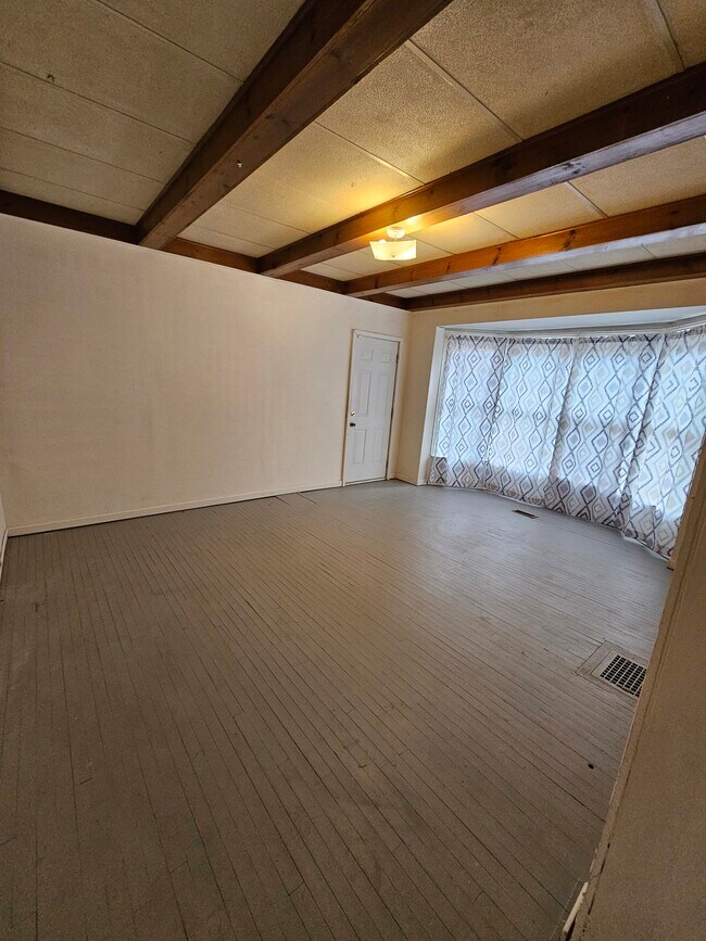 Living Room and door to front porch - 401 Franklin St