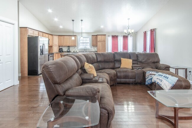 Building Photo - 29573 Maple St