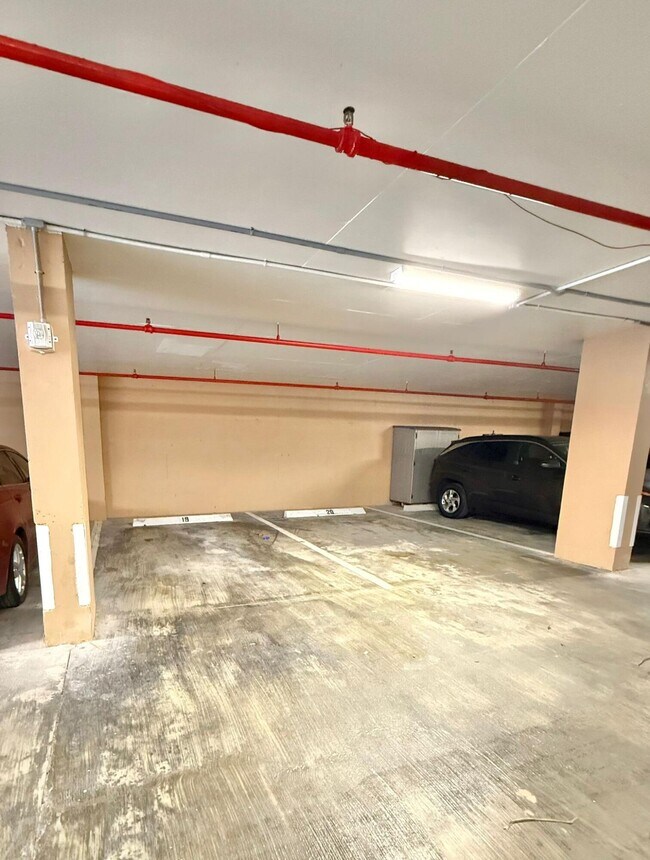Building Photo - 1150 Hillsboro Mile