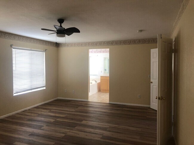 Building Photo - Spacious 4bd/2.5ba house in Moreno Valley on Blazer Ct!