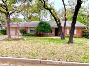 Building Photo - 7117 Robinhood Ln