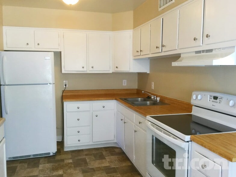 Building Photo - 13710 Mt Whitney St