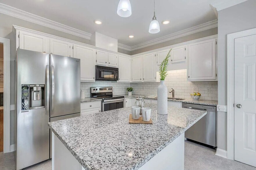 Building Photo - 125 Skylark Way