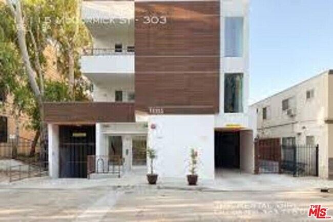 Building Photo - 11115 McCormick St