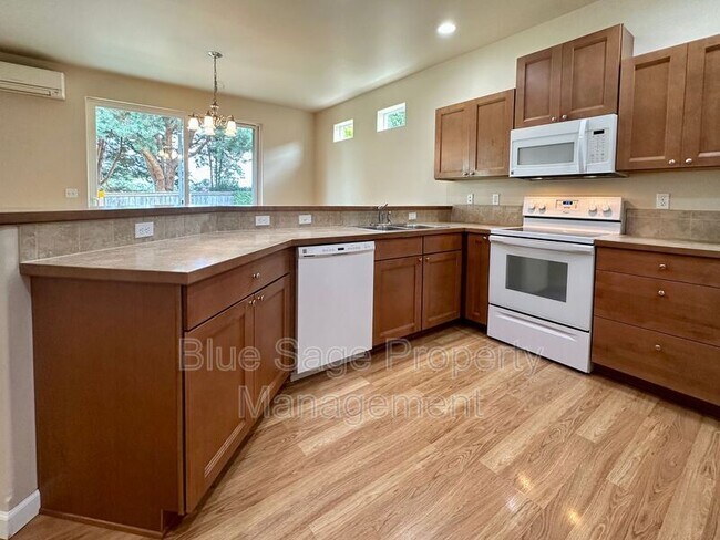 Building Photo - 50 Goldenrod Ln