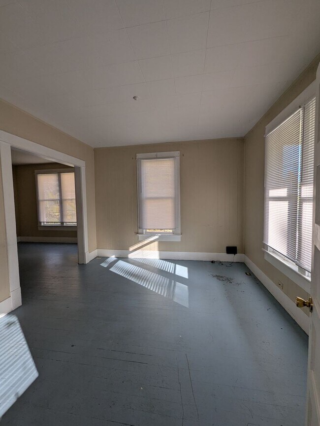 Building Photo - $1,000 Grocery Store Gift Card! 4 Bedroom,...