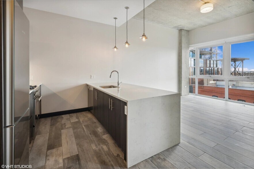 Building Photo - 1080 W Randolph St