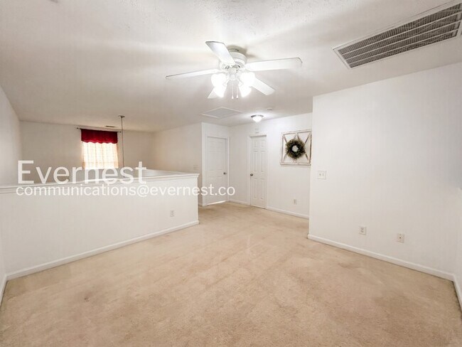 Building Photo - 3-Bed/3-Bath Townhome/Available Now!
