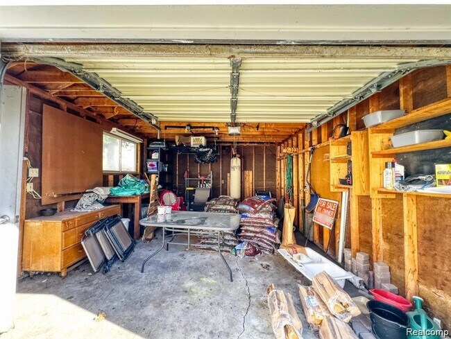 Building Photo - 806 N Altadena Ave