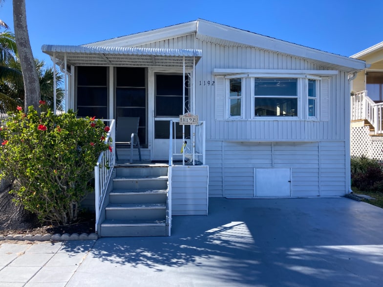 Building Photo - 1192 Nettles Blvd