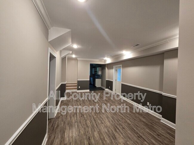 Building Photo - 545 Lakeview Dr