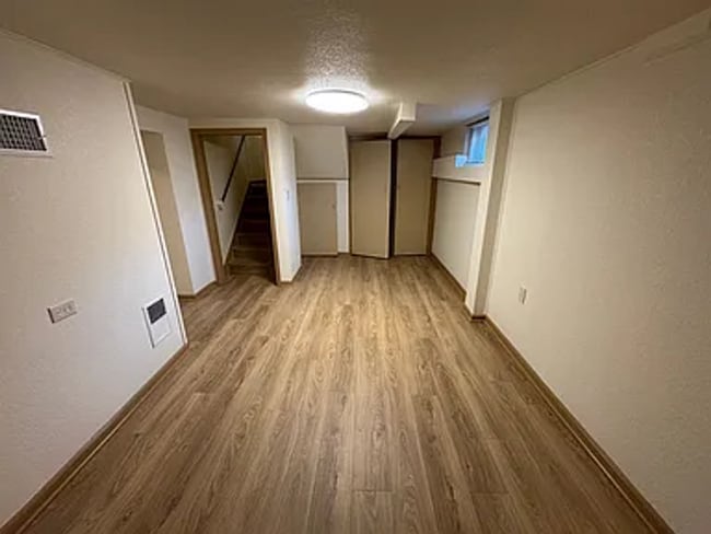 Building Photo - 4 bedroom 2 bathroom home!