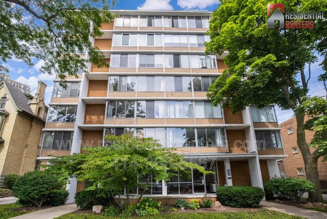 Building Photo - 1409 N Prospect Ave