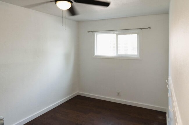 Building Photo - 1117 N Midland Blvd