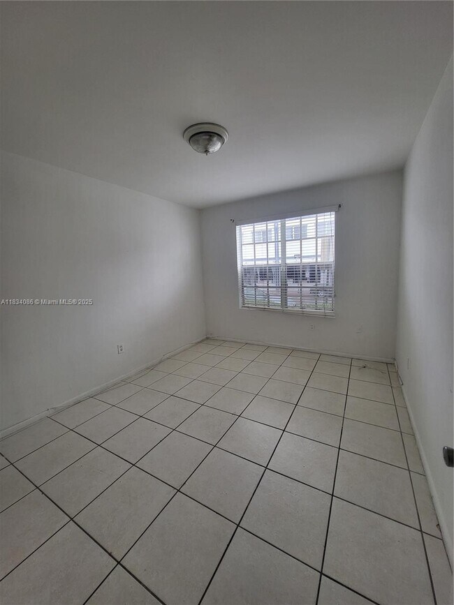 Building Photo - 605 Euclid Ave