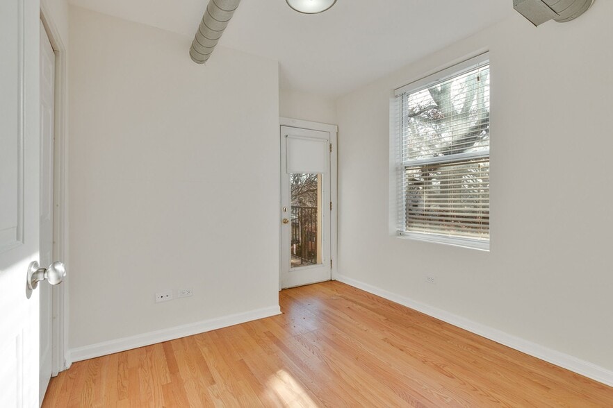 Building Photo - 2523 W Leland Ave