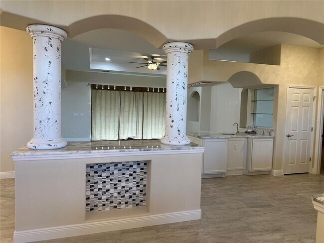 Building Photo - 5780 N Lena Dr