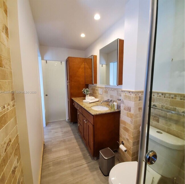 Building Photo - Beautiful waterfront townhouse in the heart of Miami