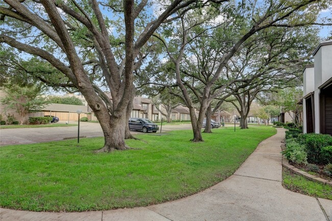 Building Photo - 2601 S Braeswood Blvd