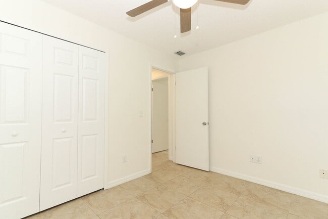 Building Photo - Sanford Home - 3/2 with garage and huge yard