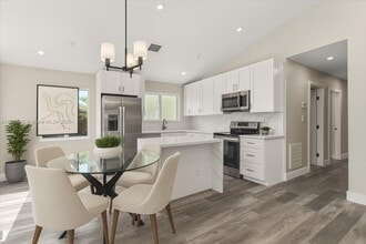 Building Photo - 6120 SW 63rd St