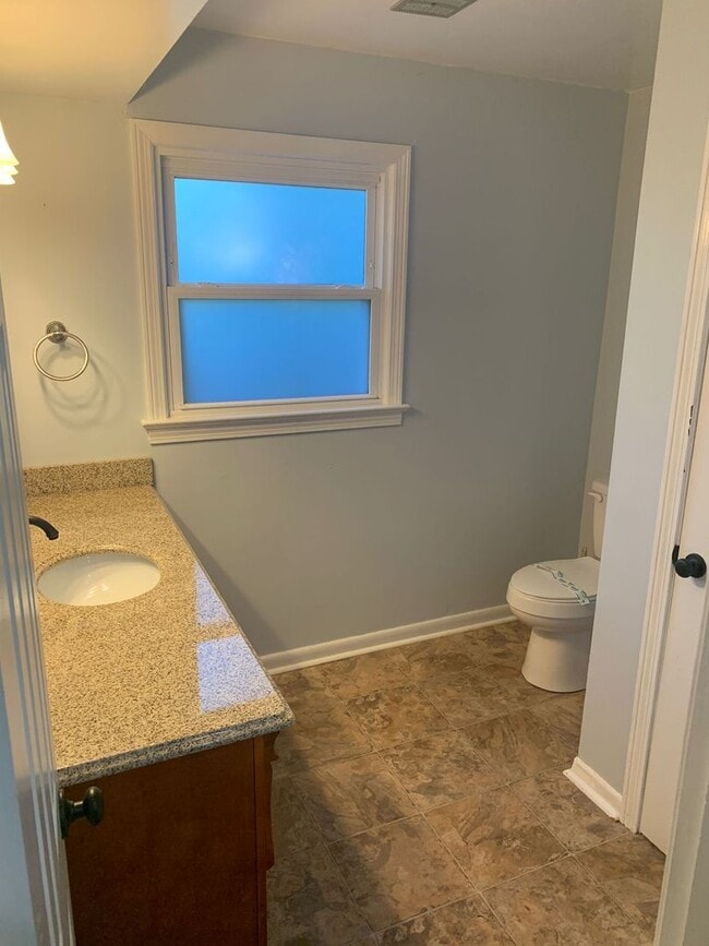 Building Photo - 3BR Single Family Home with an OFFICE!