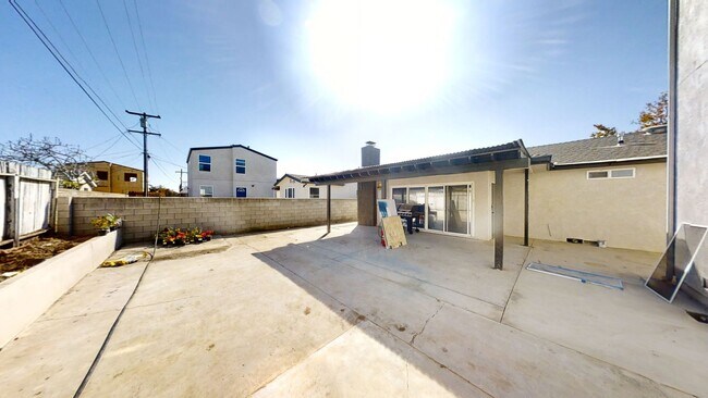 Building Photo - 4BD/2BA, Quick Walk to Campus!