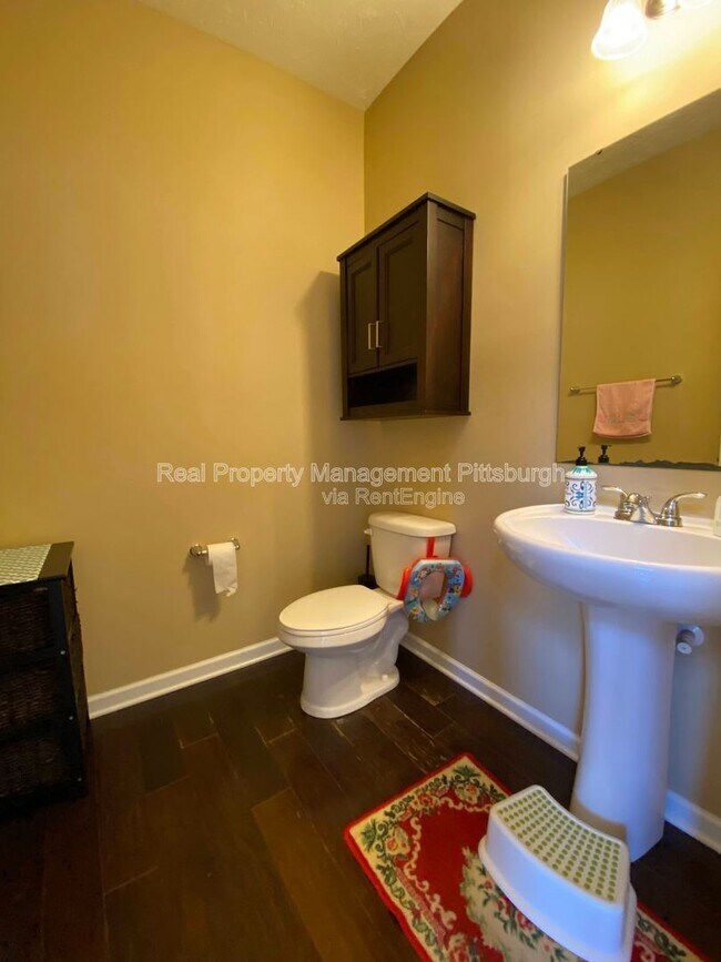 Building Photo - 449 Beech Dr