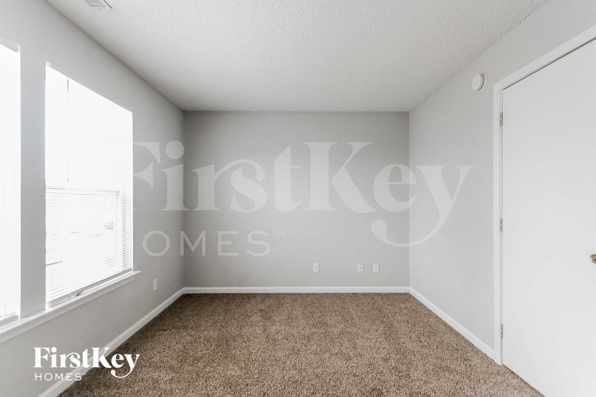 Building Photo - 5980 Redcliff S Ln