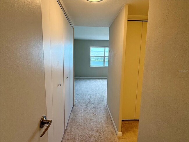 Building Photo - 7200 Sunshine Skyway Ln S