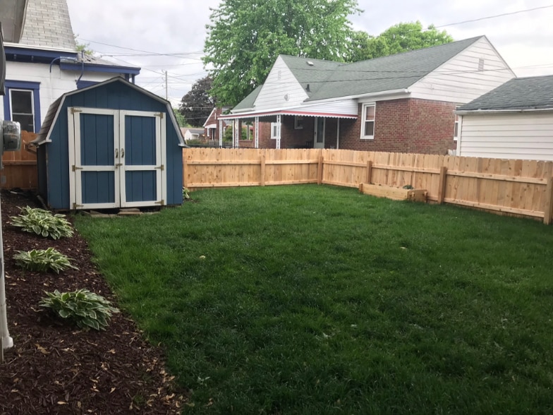 Building Photo - 5306 E 10th St