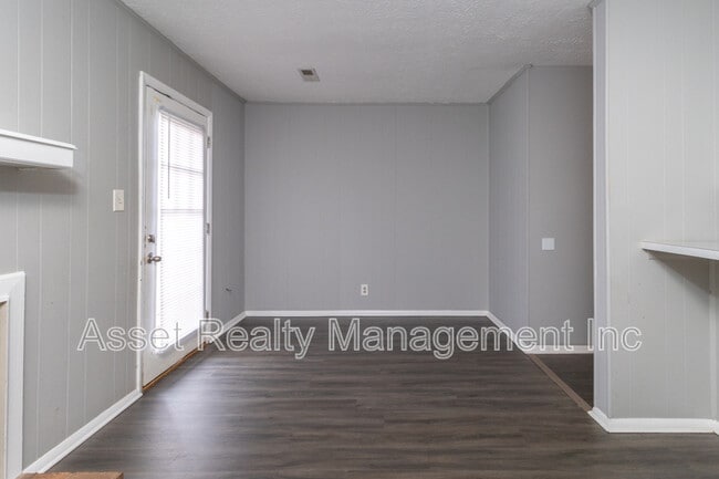 Building Photo - 9157 Cedarpark Ln NW