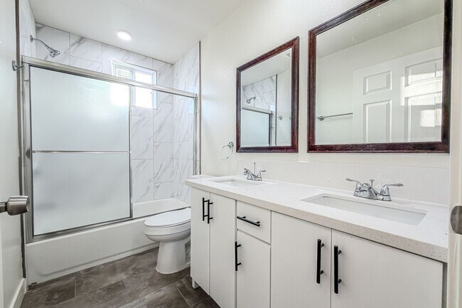 Building Photo - Brand New Luxury 4 & 5 Bed Units
