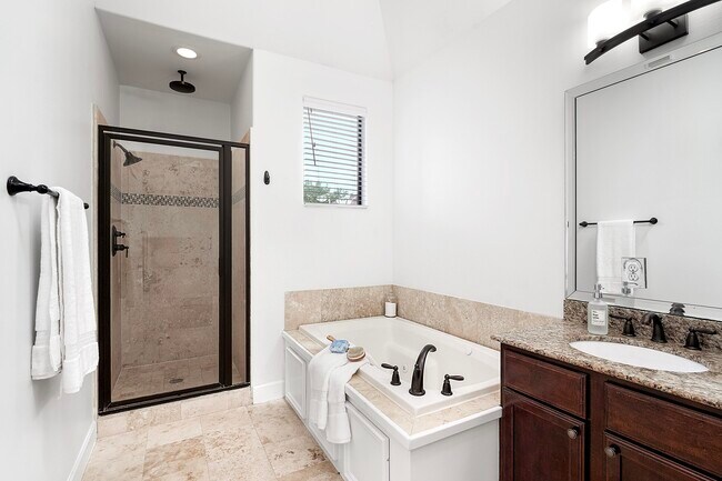 Building Photo - 612 W 27th St