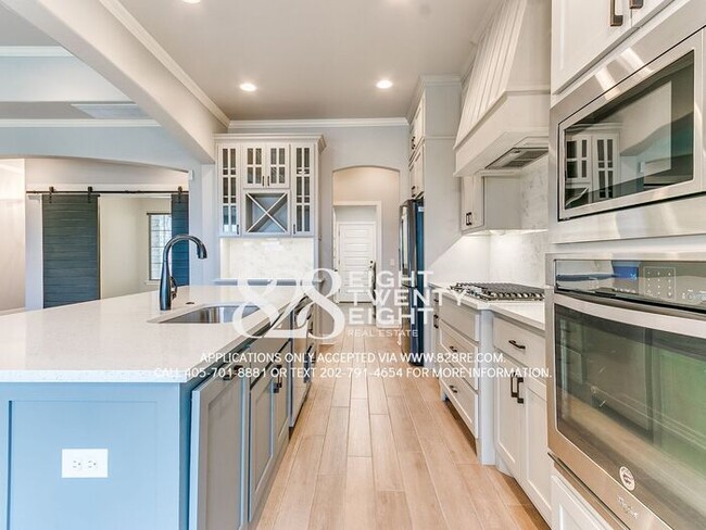 Building Photo - ABSOLUTELY STUNNING 4 BD/3 BATH HOME IN WI...