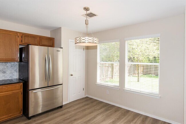 Building Photo - 9025 Vigen Cir